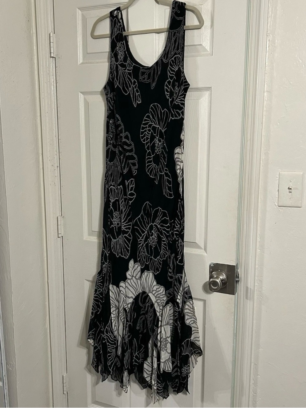 Eva Blue 18W Black White Floral Maxi Dress Sleeveless Beaded Hem Flowy Fairy - Picture 3 of 8